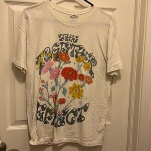 Hollister graphic tee